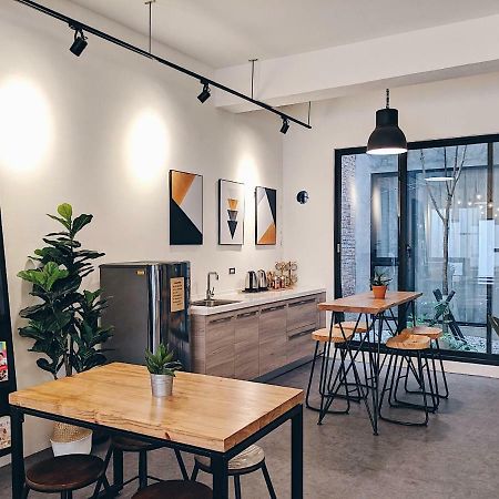 The Gatsby Apartment Тайнань Экстерьер фото