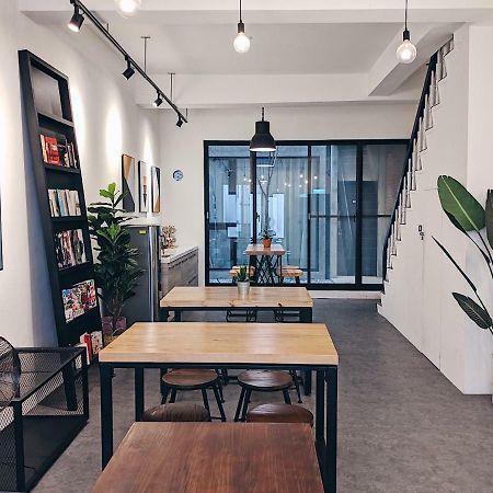The Gatsby Apartment Тайнань Экстерьер фото