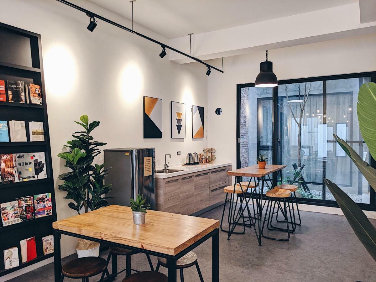 The Gatsby Apartment Тайнань Экстерьер фото